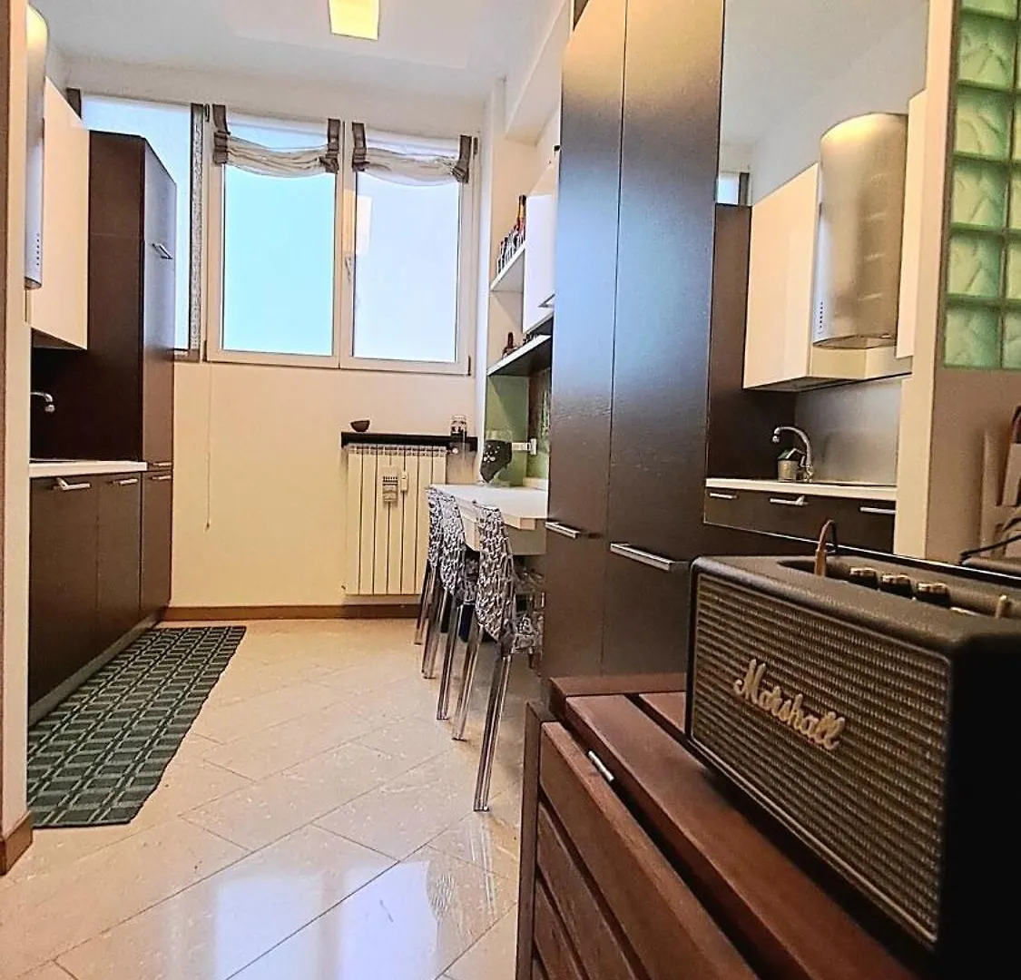 Modern And Cozy Apt In Darsena Area Milão Apartamento