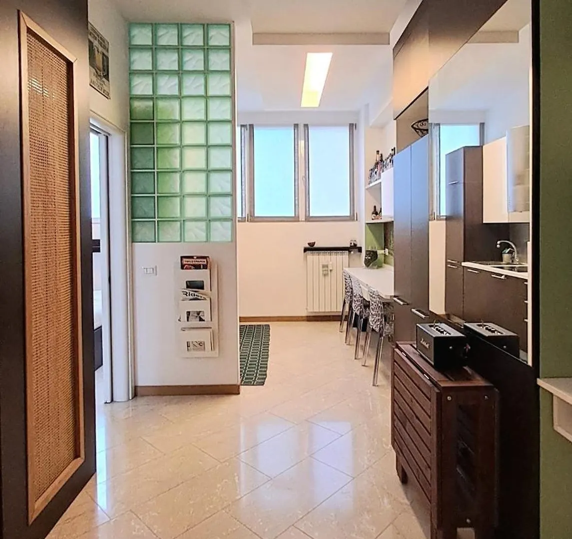 Modern And Cozy Apt In Darsena Area Milão Apartamento